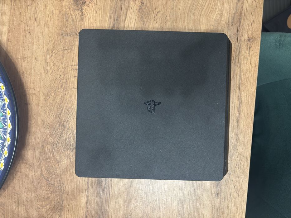 Playstation 4 Slim / Комплект