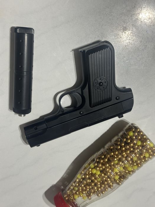 metal pistolet sotiladi
