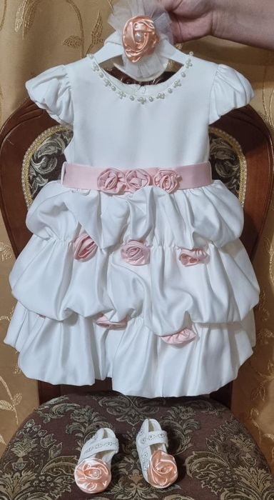 Продам  красивое платье на годик