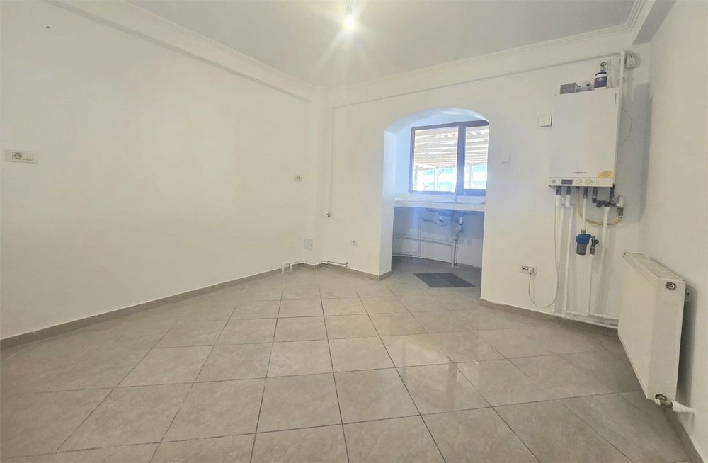 Spațiu comercial de închiriat, etaj 1 zona Cug