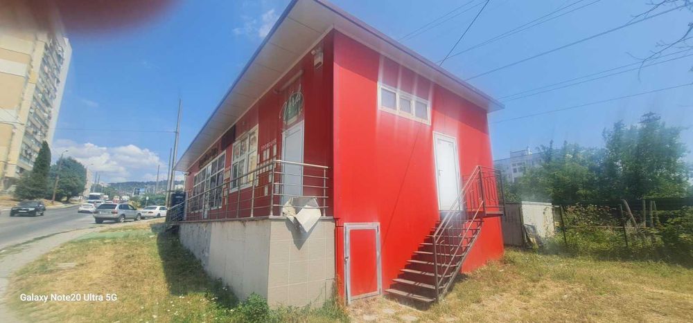 Търговски обект 120 кв.м на главен булевард в ж.к. Младост II