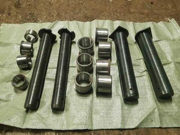 Пальцы и втулки ковша рукояти стрелы  HYUNDAI HITACHI KOMATSU