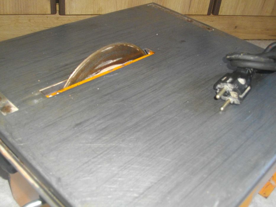 Ел. Машина Рязане Плочки Плочи 700W 600W 400W ф180мм Италия Германия