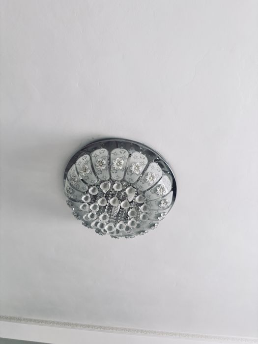 Люстра продам срочно