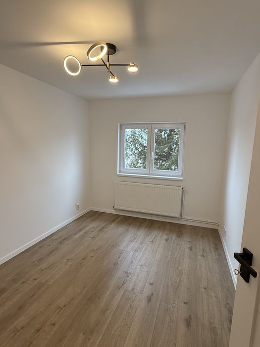 Proprietar vand Apartament 3 camere etaj 1
