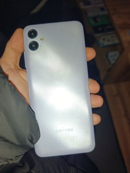 Samsung a04 32 Гб 25.000торг есть