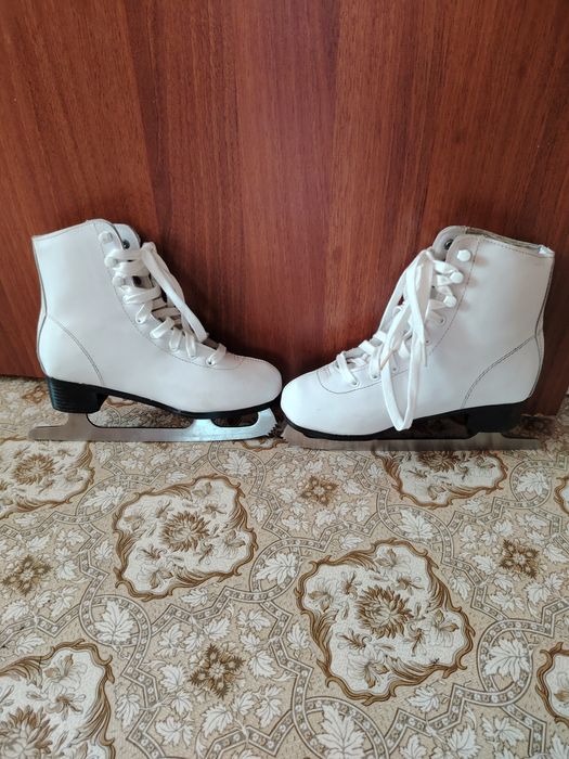 Женские фигурные коньки