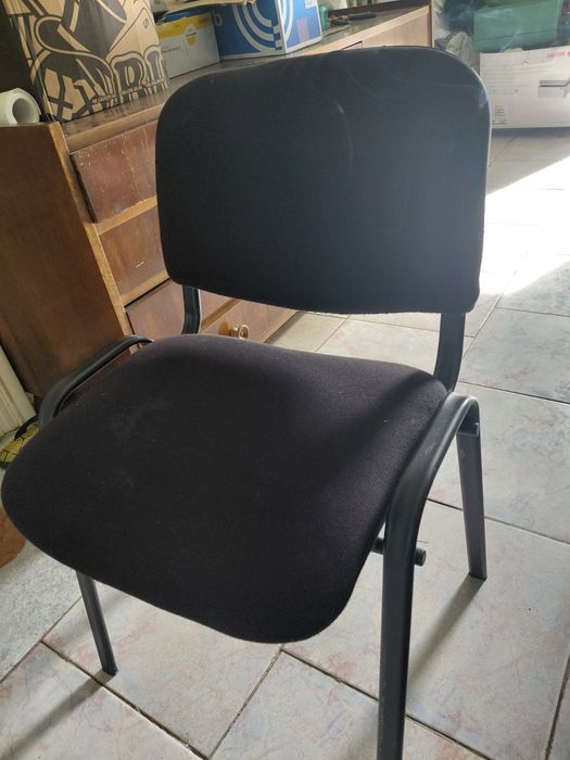 Scaun negru tip conferinta sau vizitator, stare f buna, negru