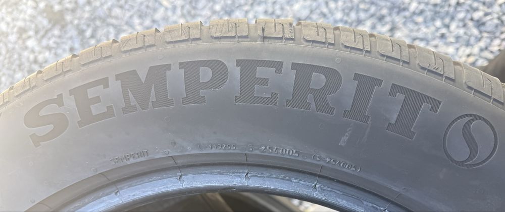 2бр 225/55/17 на 7мм с 22дот Семперит