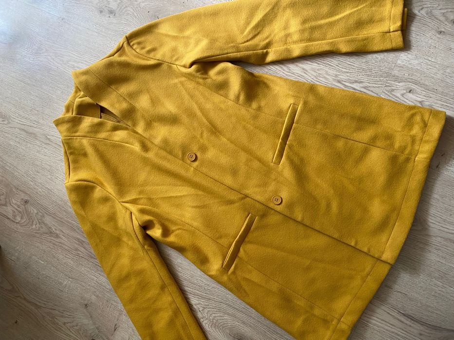 Дамско жълто палто