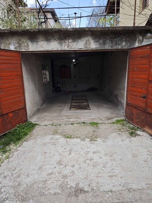 Гараж самостоятелен