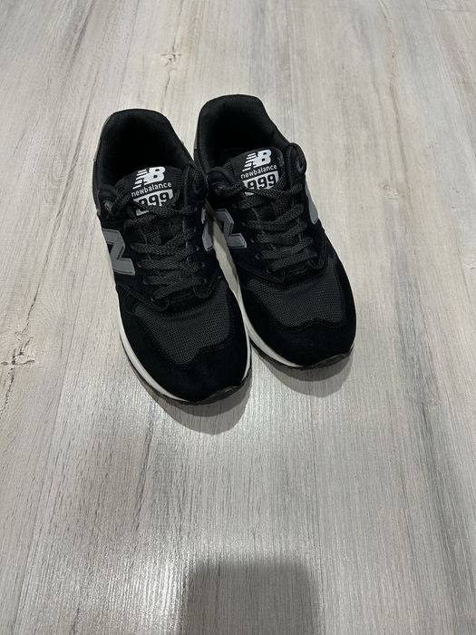 Кроссовки спортивные