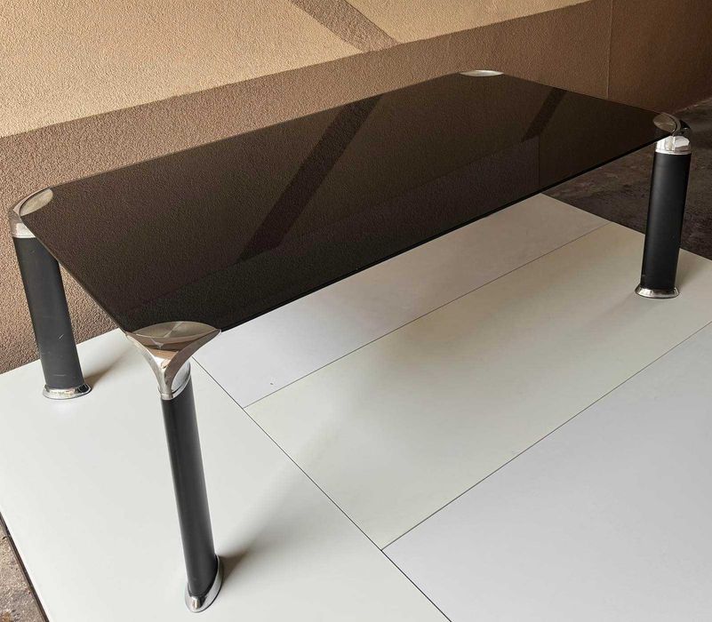 Стъклена холна маса