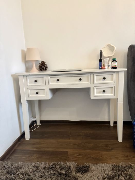 Birou din lemn, alb, in stare foarte buna