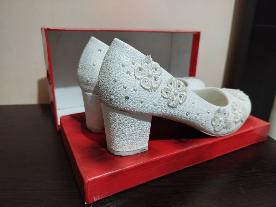 Айоллар туфлиси ок