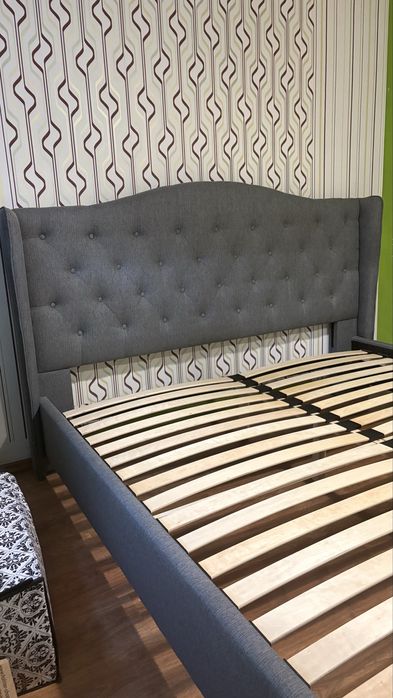 Тапицирано легло с подматрачна рамка 180/200