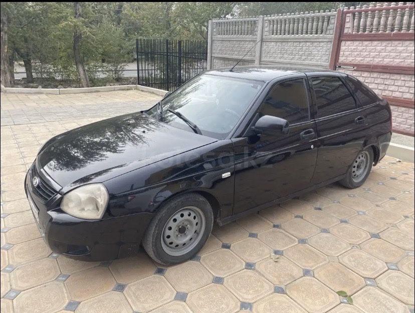Приора хэчтбэк полу-люкс