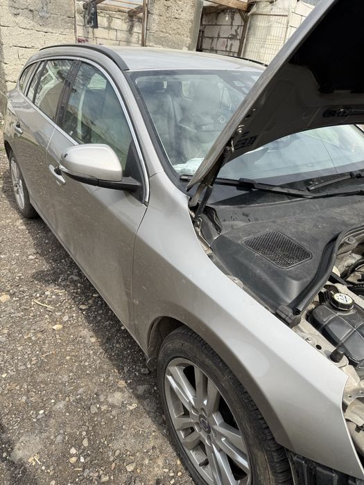 volvo v60 avariat