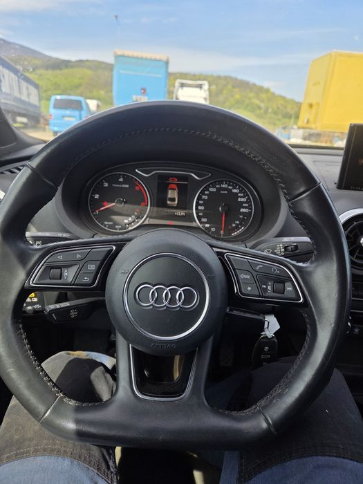 Audi A3 sedan 2018 usor avariat