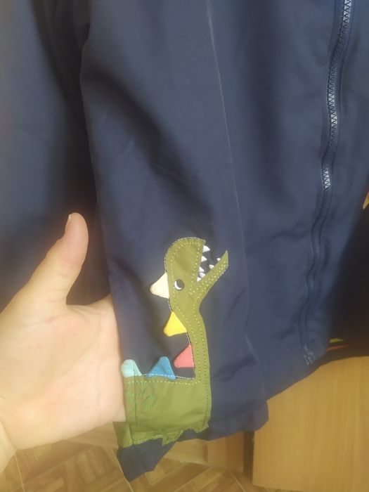 Продам детскую ветровку