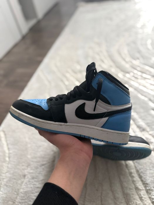 Adidasi tip high Jordan 1