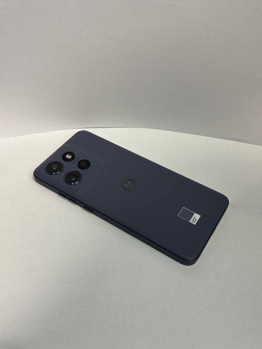 MDM vinde: Motorola Edge 50 Neo, 256GB, Pantone Grisaille.