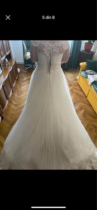 Rochie mireasa tip A line
