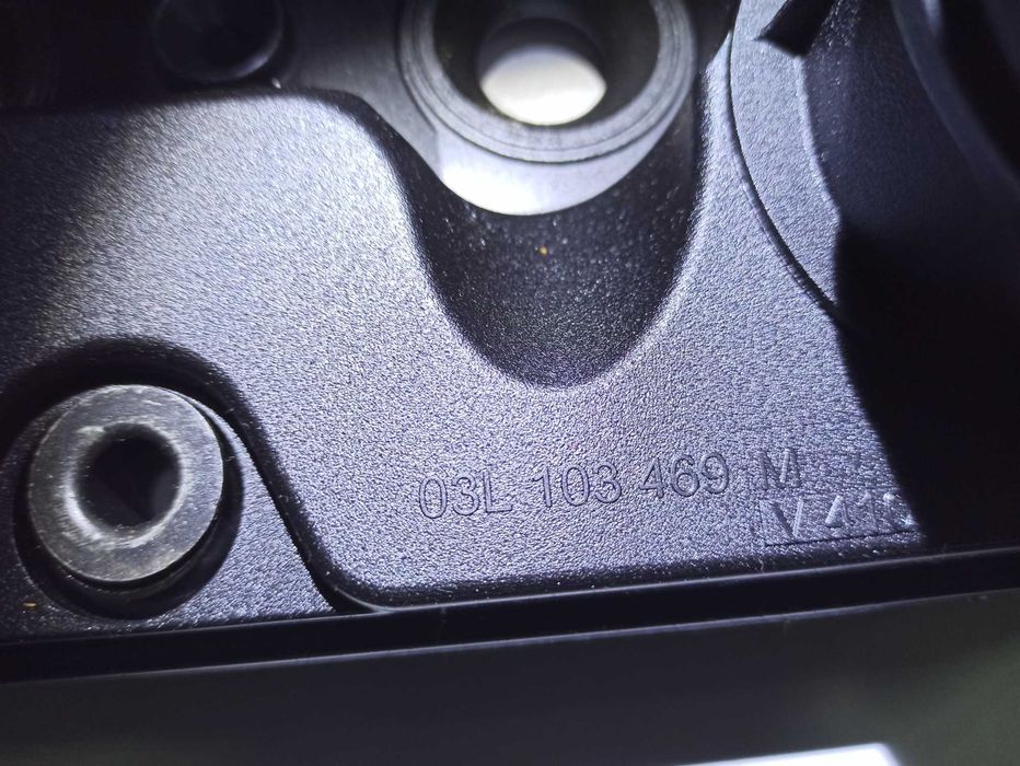 Капак клапани 03L103469M за 1.6 и 2.0 TDI VW, Audi, Seat, Skoda