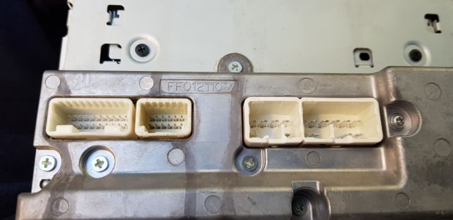 Vand radio cd Toyota Rav 4 din 2005-2011 cu intrare auxiliara.