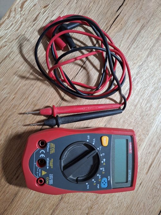 Multimetru electronică UT33A