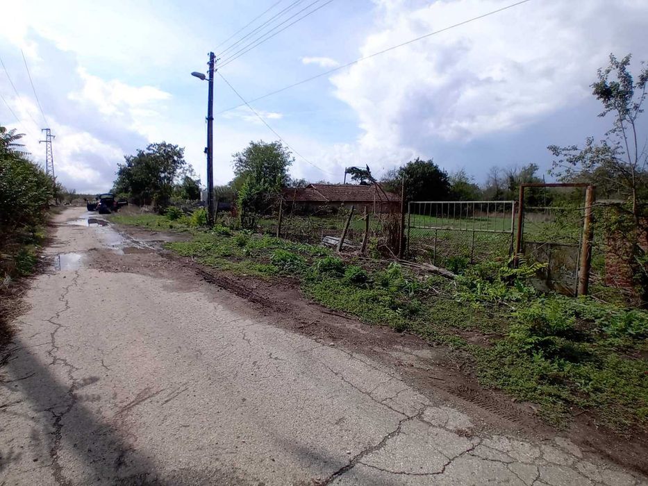 Продавам парцел в гр. Шабла в регулация равен ток вода с асфалтов път