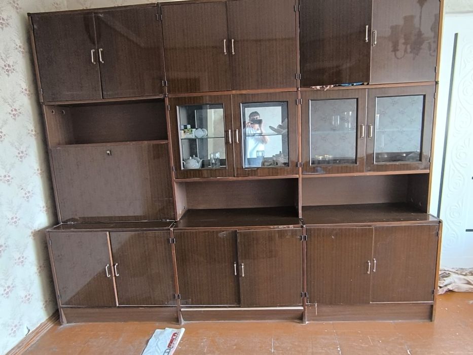 Стенка для зала. Три секции соединены между собой