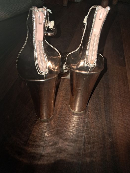 Sandale elegante aurii