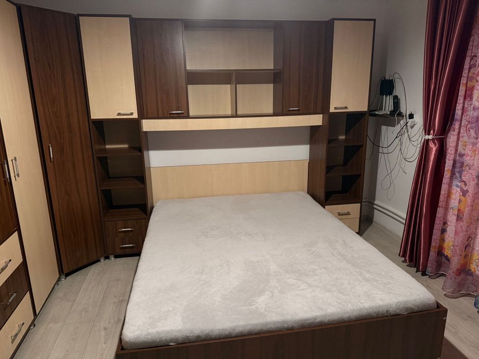 Vand dormitor cu mobila inclusa !