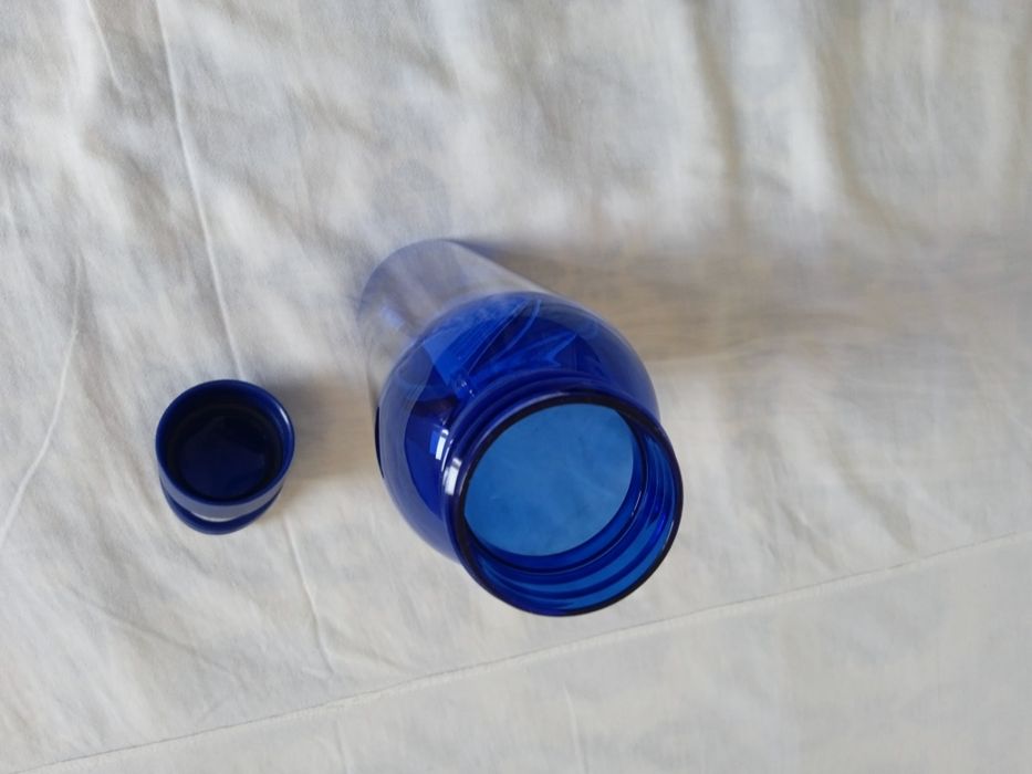 Бутилка пластмасова.