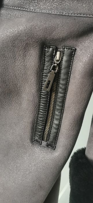 Vând palton NOU  tip cojoc din material natural