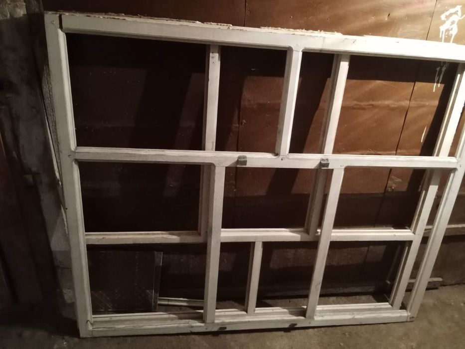 Продам  балконные рамы ( дерево)
