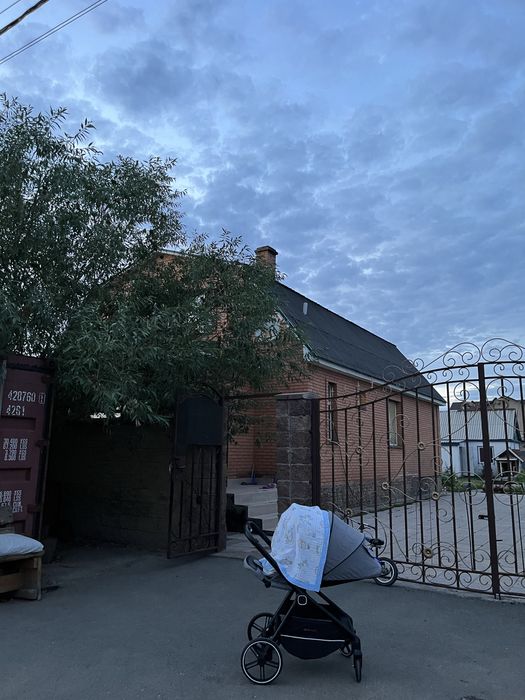 Продам коляску, хорошего качества! Легкая маневрная