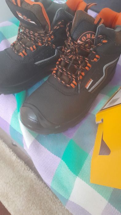 Спец ботинкалар сатылады