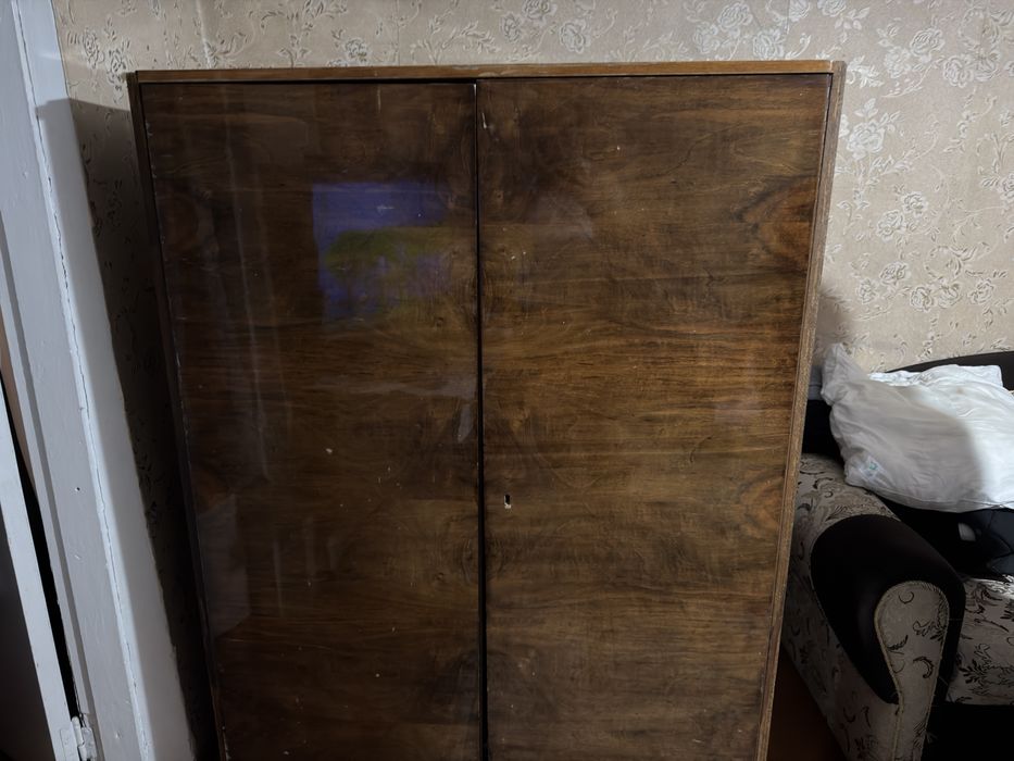 Продам деревянный шкаф
