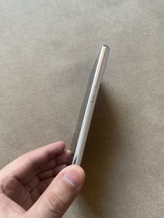 Продам Samsung Galaxy S22 8Гб/128Гб