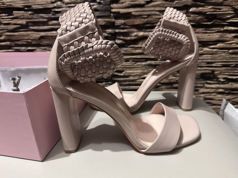 Босоножки Basconi