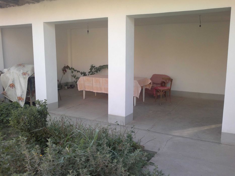 Продаётся большой дом с участком 8 соток в центре г.Янгиюль