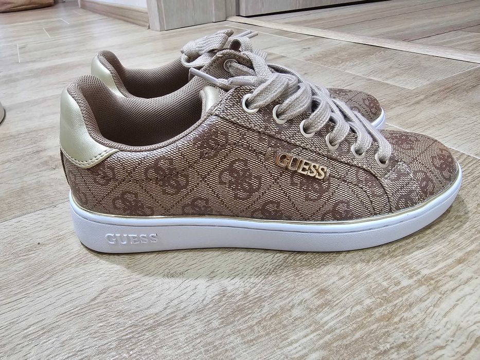 Дамски кецове Guess