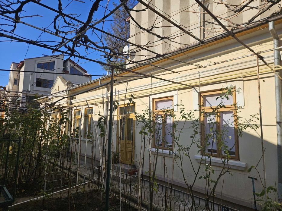 Locuinta Parter+185mp curte, renovata 2001, Braila Str. Plevna