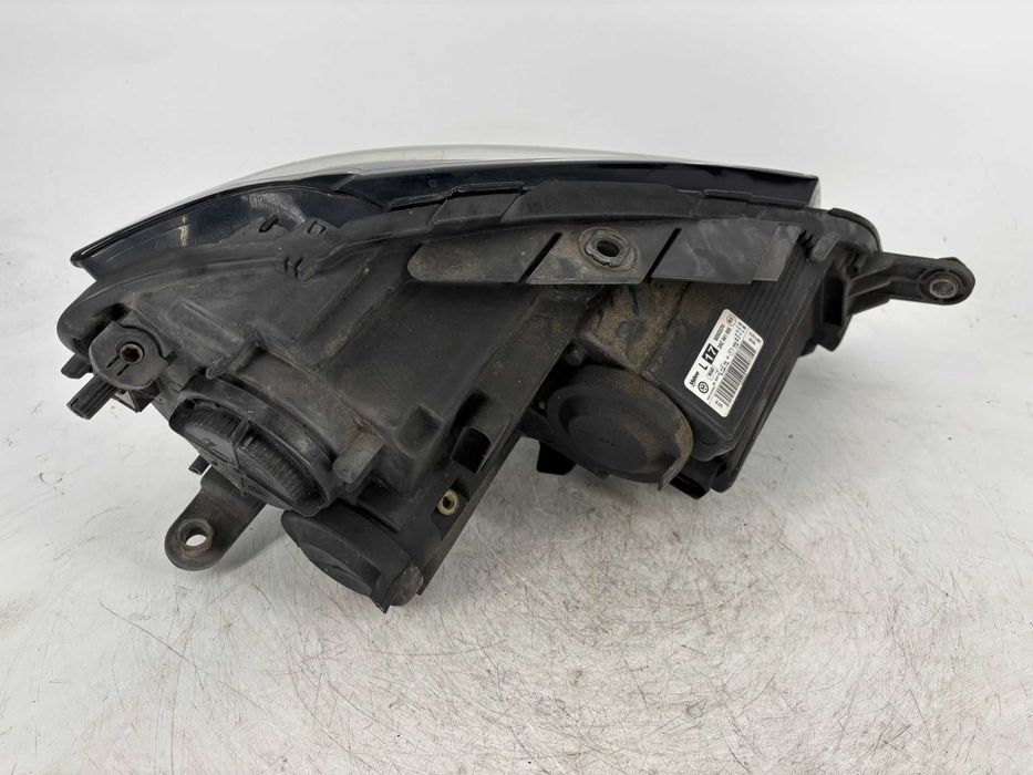 Far dreapta/stanga Volkswagen Passat B7 an 2012