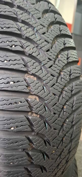 2бр. 185/65/15 Kumho 7mm грайфер, дот 21г. Предлагаме монтаж