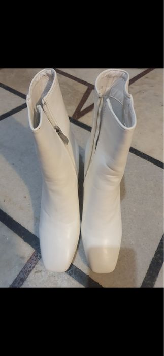 Дамски бели боти