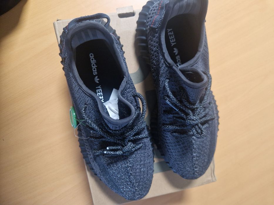Vand  Yeezy Boost nr 42 cu 26.5 cm