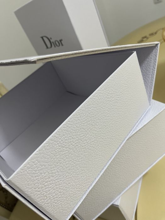 Коробки DIOR плотные на магните